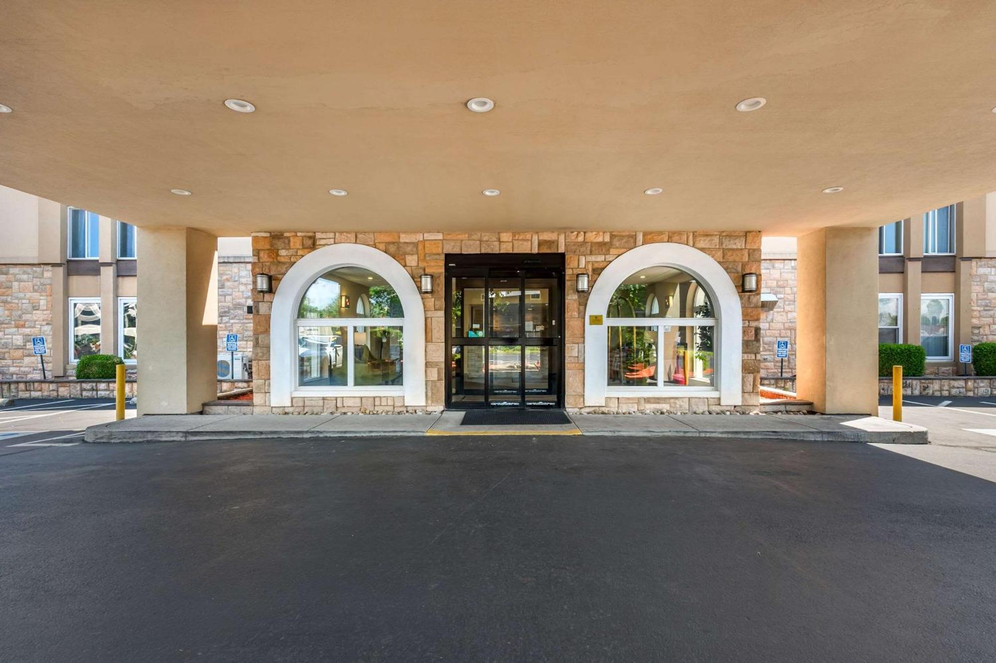 Comfort Inn & Suites East Hartford - Hartford Extérieur photo
