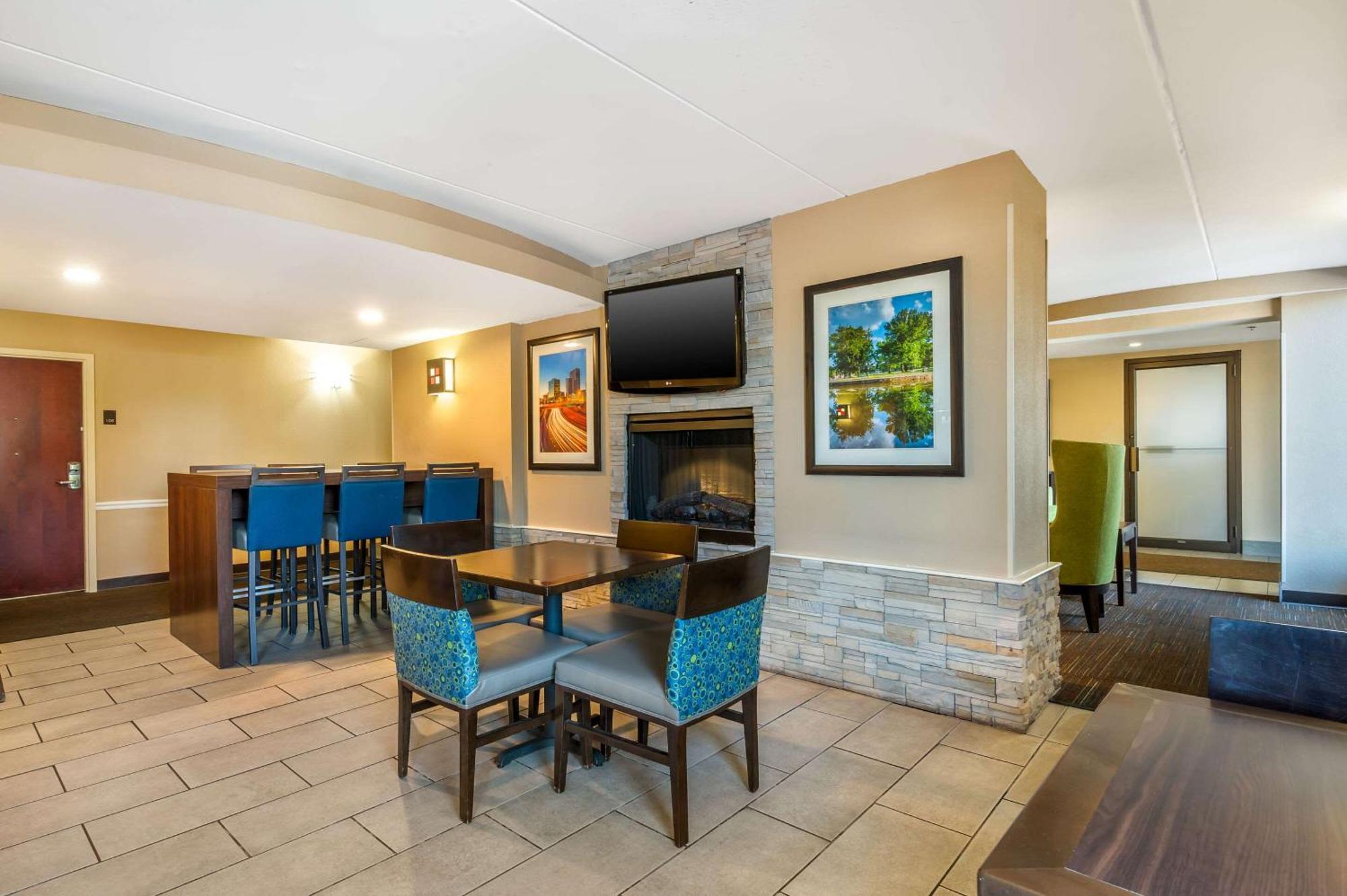 Comfort Inn & Suites East Hartford - Hartford Extérieur photo