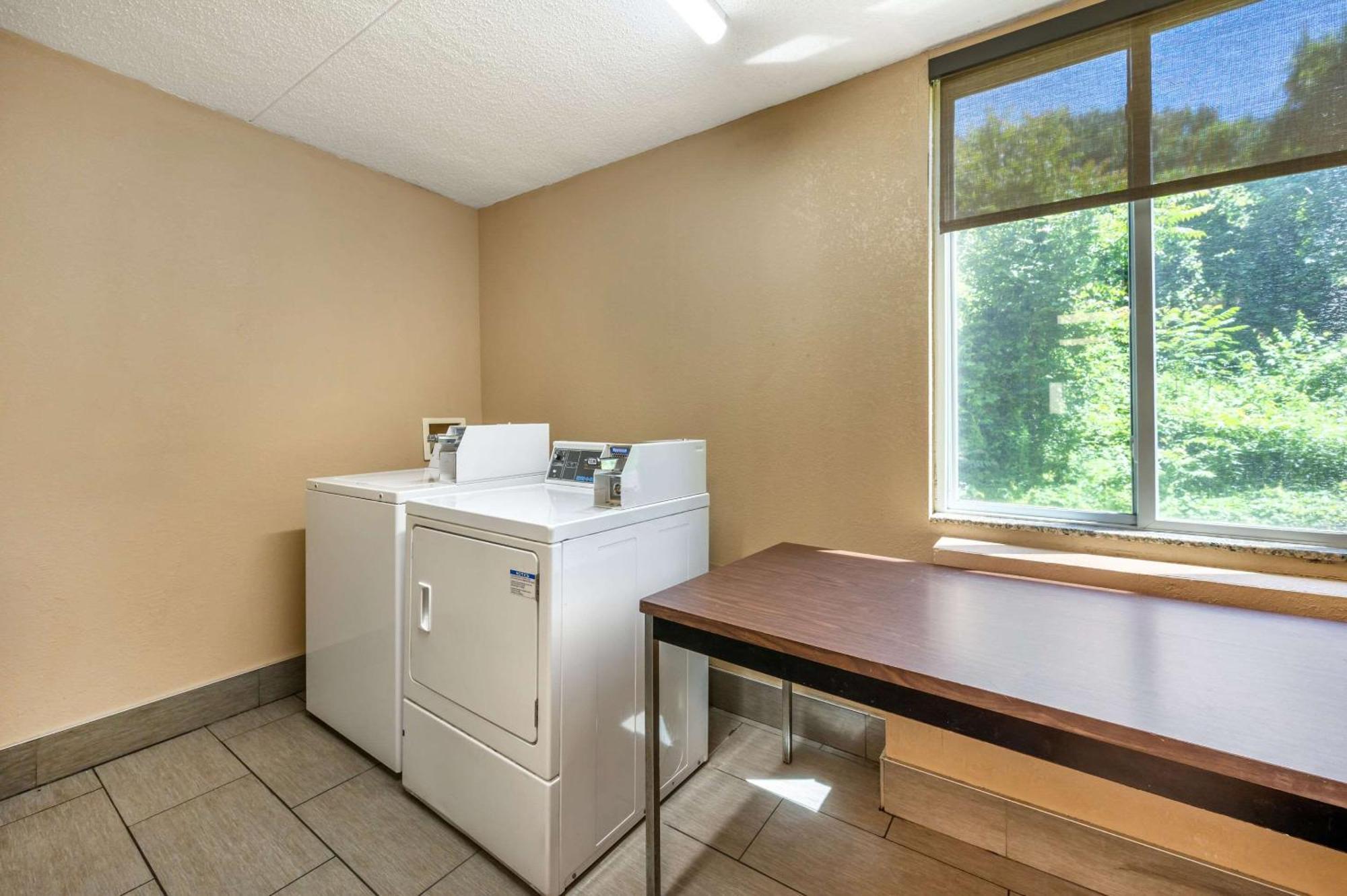 Comfort Inn & Suites East Hartford - Hartford Extérieur photo
