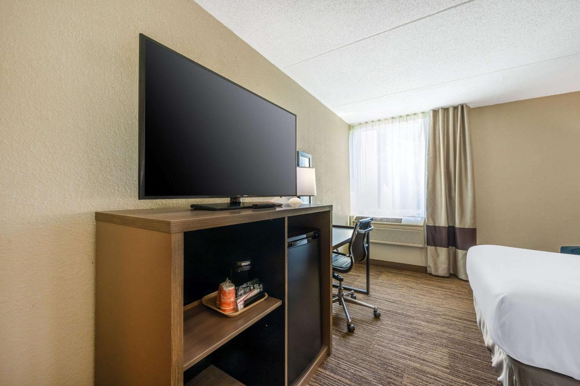 Comfort Inn & Suites East Hartford - Hartford Extérieur photo